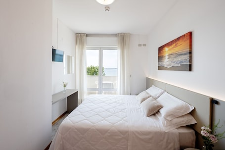 Double Room, Lagoon View (Small) | In-room safe, desk, free WiFi, bed sheets. Capri