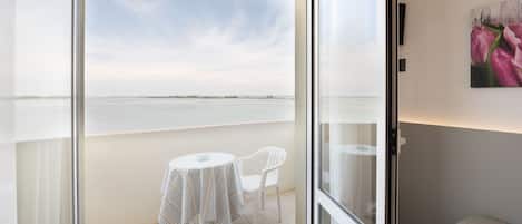 Single Room | In-room safe, desk, free WiFi, bed sheets