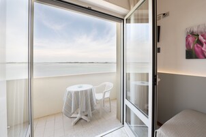 Habitación individual | Caja fuerte, escritorio, wifi gratis y ropa de cama