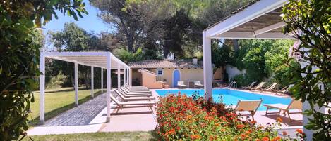 Alberca al aire libre por temporada