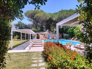 Seasonal outdoor pool, open 9:00 AM to 8:00 PM, sun loungers - Is Benas Country Lodge (San Vero Milis)