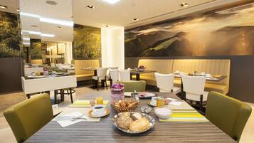 Café da manhã (EUR 12 por pessoa)