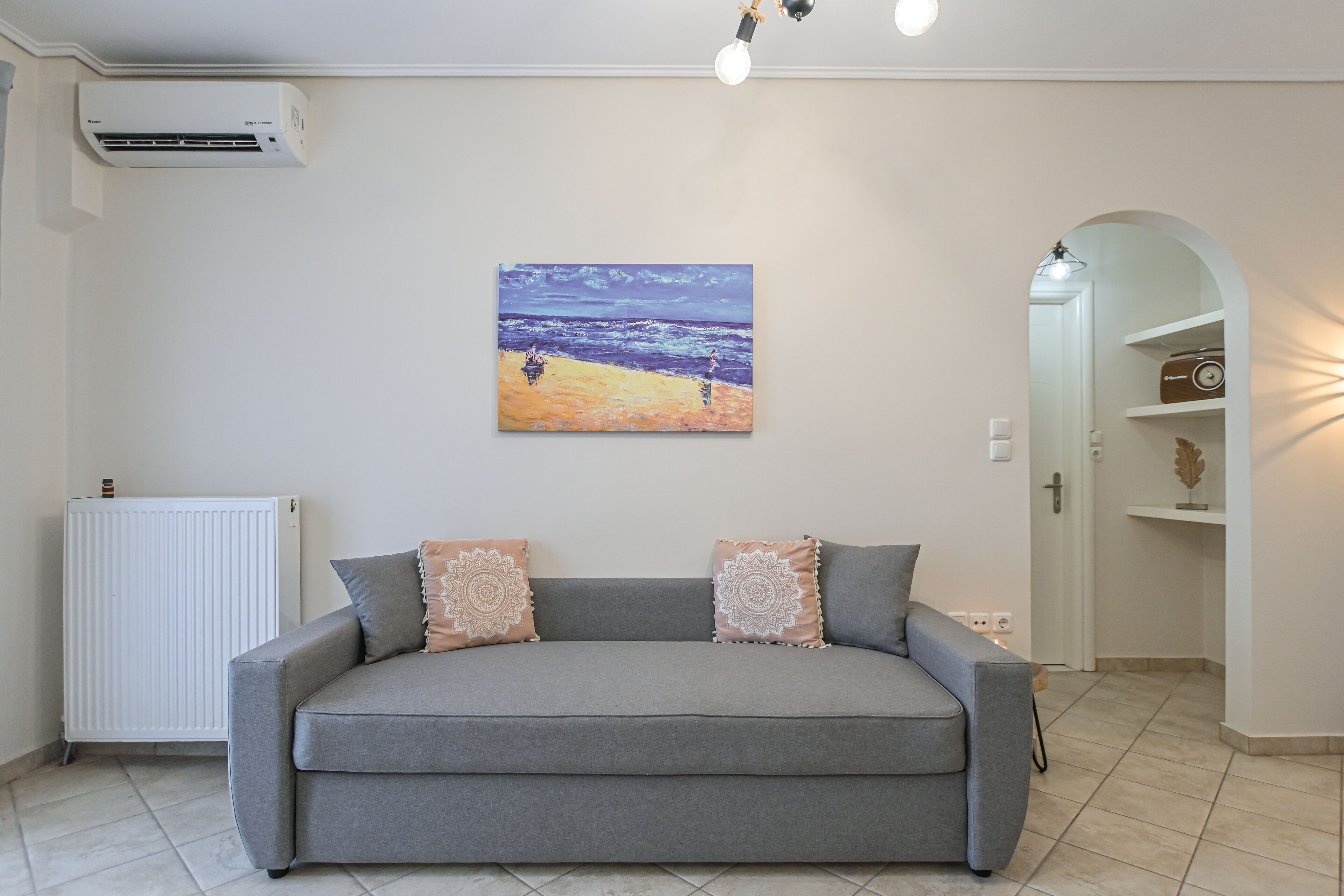 deluxe studio suite | living area | 0-inch tv with satellite channels