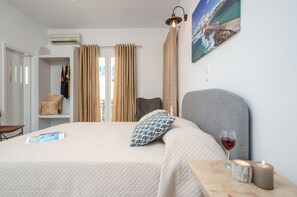Down comforters, pillowtop beds, in-room safe, soundproofing - Irene Pension I (Naxos)