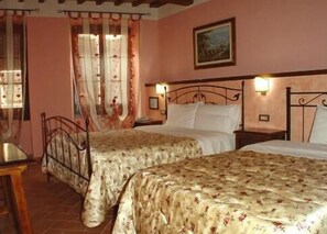 In-room safe, iron/ironing board, rollaway beds, free WiFi - Corte dell'Oca (Subbiano)