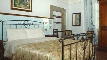 Double Room | In-room safe, iron/ironing board, rollaway beds, free WiFi