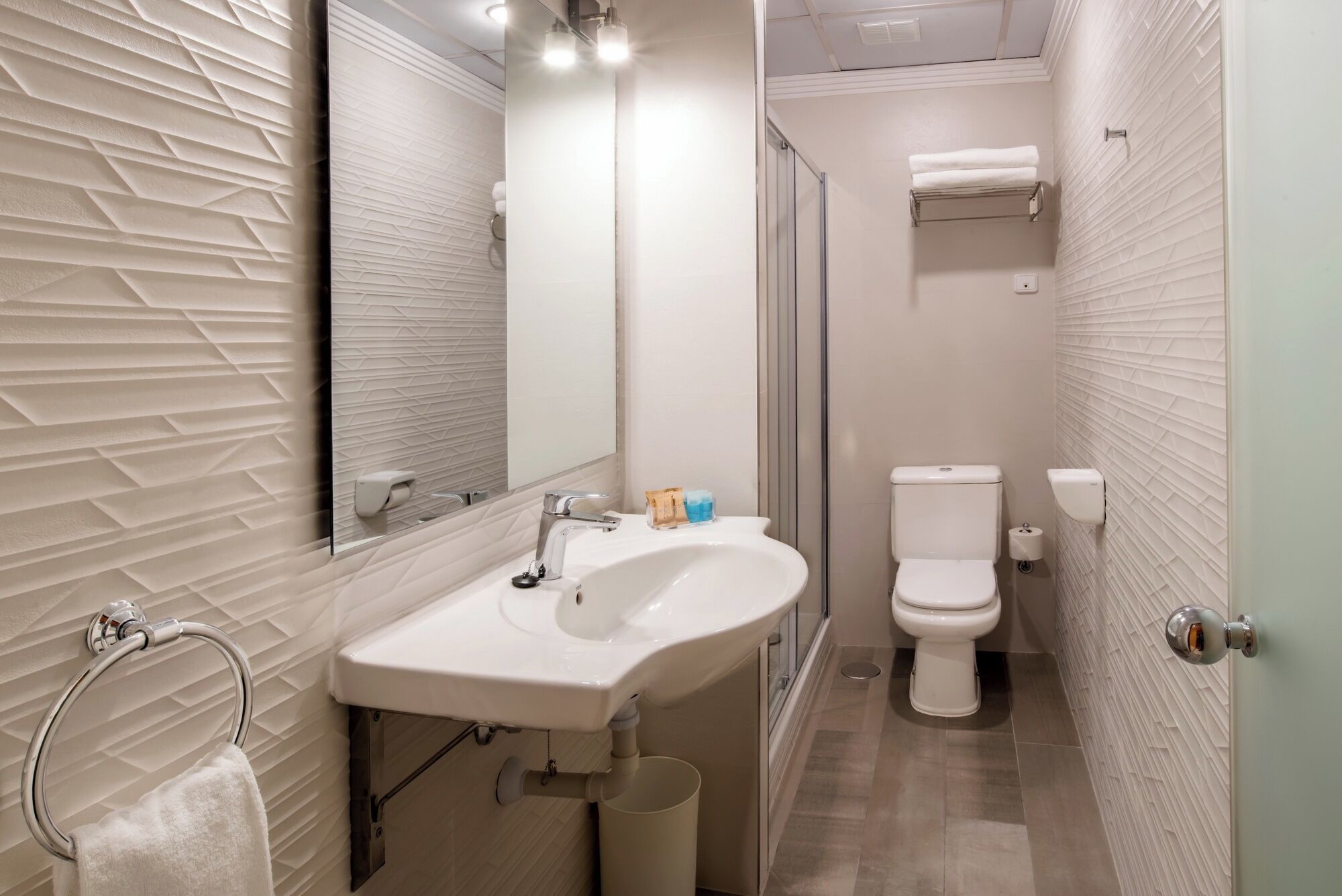 standard double room | bathroom | hair dryer, towels