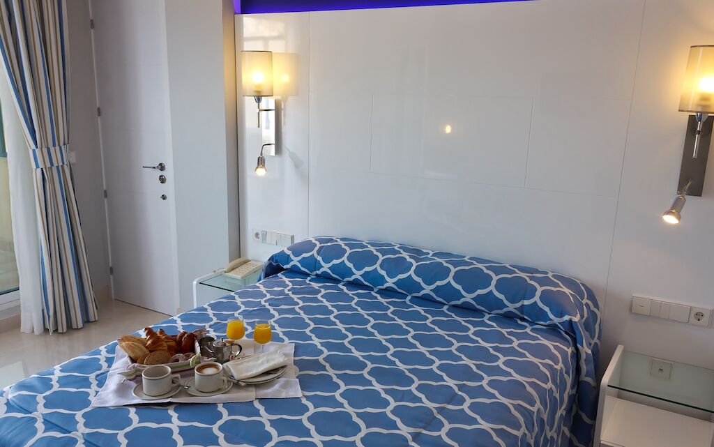 double or twin room, partial sea view | 1 bedroom, minibar, desk, blackout curtains