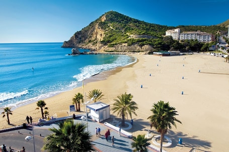 Ubicación a pie de playa. Hotel La Cala Finestrat