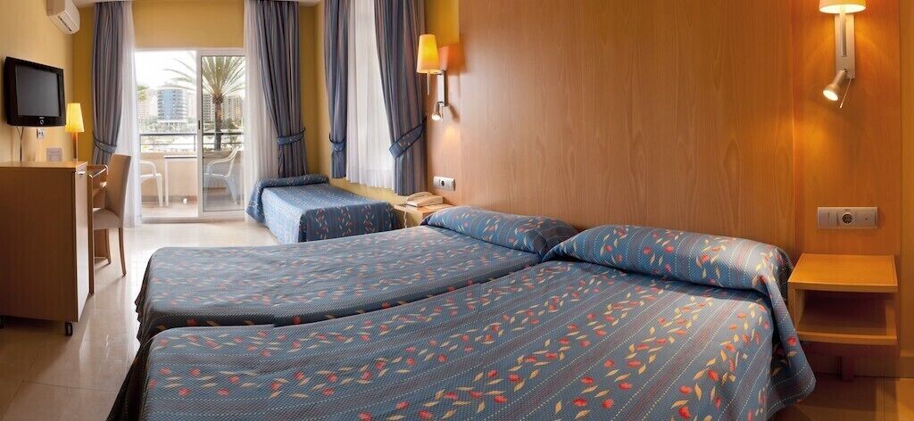 superior room, partial sea view | 1 bedroom, minibar, desk, blackout curtains