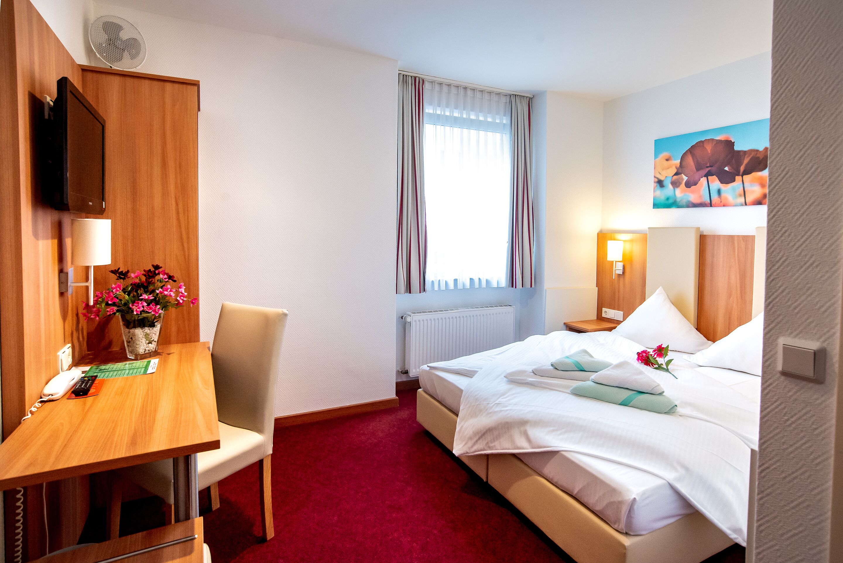 double room | desk, iron/ironing board, free wifi, bed sheets