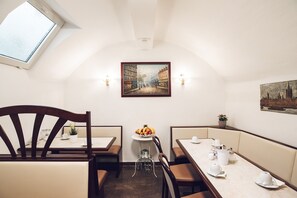 Selvbetjent frokost hver dag (EUR 15 per person)