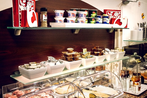 Café da manhã self-service todos os dias mediante uma taxa