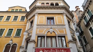 Exterior - Ca' della Loggia (Venice)