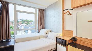 Deluxe Room, 2 Twin Beds | Desk, iron/ironing board, free WiFi, bed sheets