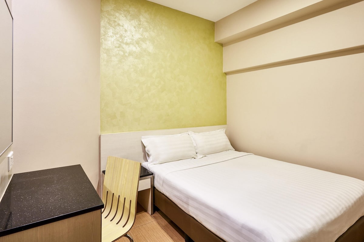 Standaard tweepersoonskamer, 1 tweepersoonsbed | Een bureau, een strijkplank/strijkijzer, gratis wifi, beddengoed