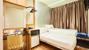 ห้องดีลักซ์, เตียงเดี่ยว 2 เตียง | โต๊ะทำงาน, เตารีด/โต๊ะรีดผ้า, Wi-Fi ฟรี, ผ้าปูที่นอน
