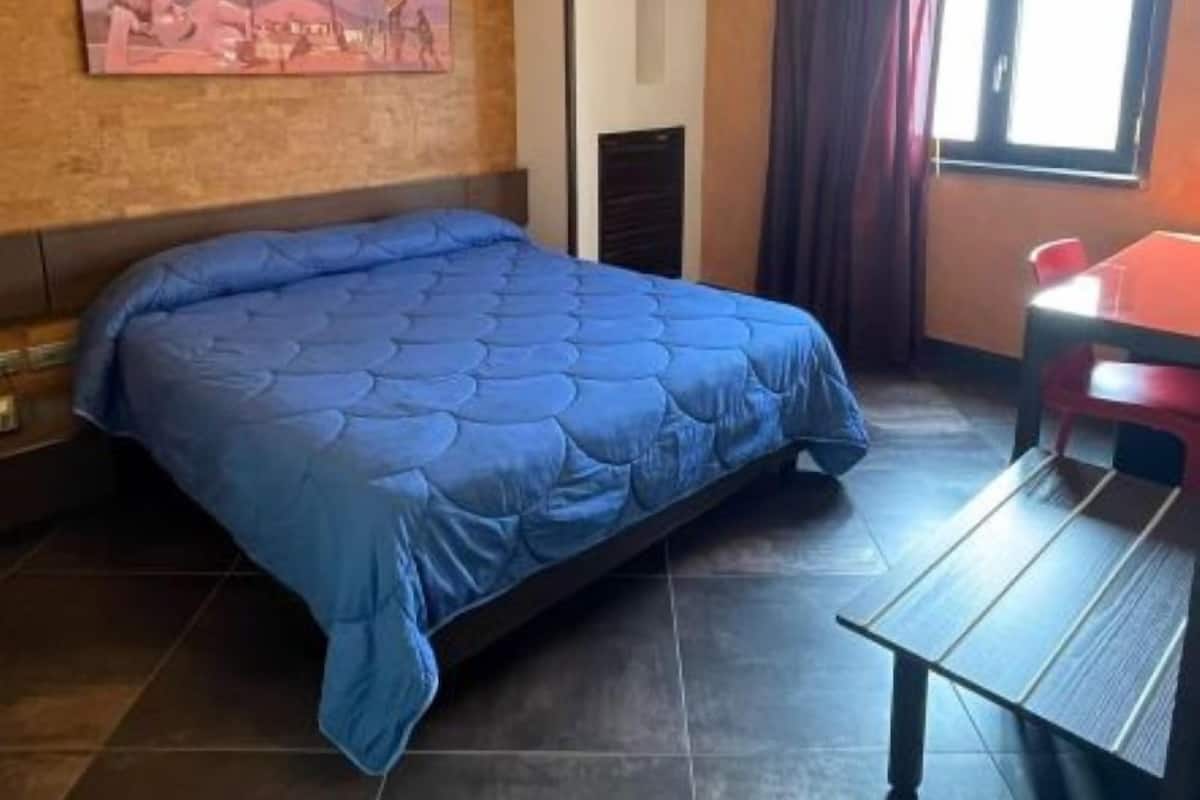 Minibar, coffres-forts dans les chambres, bureau, lits bébé (gratuits)