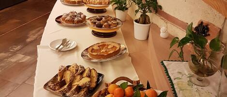 Petit déjeuner (10 EUR par personne)