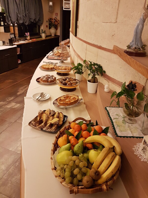 Petit déjeuner (10 EUR par personne)