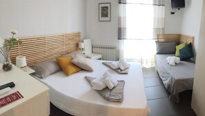Triple Room (Breakfast Excluded) with Private Bathroom