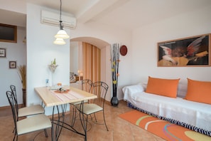 Standard Apartment, 2 Bedrooms, Terrace (Lantana) | Interior - Villa Perka (Hvar)