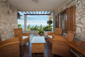 Comfort-Apartment, 4 Schlafzimmer, eigener Pool, Meerblick | Terrasse/Patio