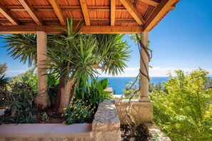 Standard Apartment, 1 Bedroom, Private Pool, Sea View | Garden view - Villa Perka (Hvar)