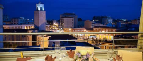 2 restaurants, breakfast, dinner served; Italian cuisine