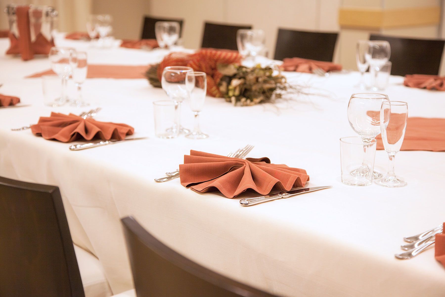 2 restaurants, breakfast, dinner served; italian cuisine