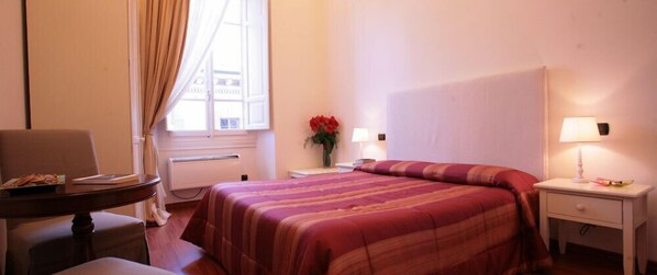 Hypo-allergenic bedding available, desk, blackout drapes - B&B Magnifico Messere (Florence)