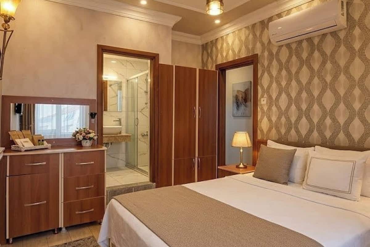 In-room safe, blackout drapes, soundproofing, free WiFi