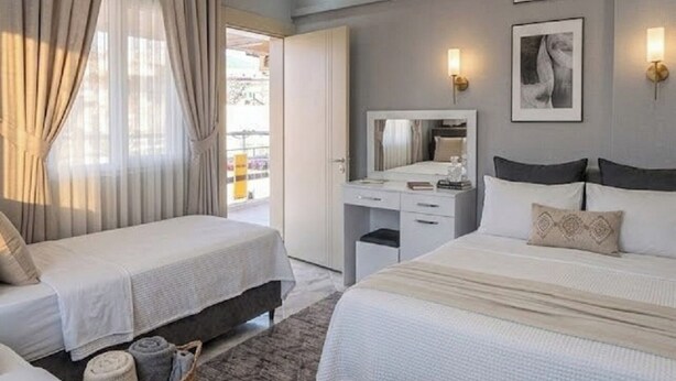 A modern hotel room with two beds, a desk, and a large window with curtains. - Aspawa Hotel (Denizli)