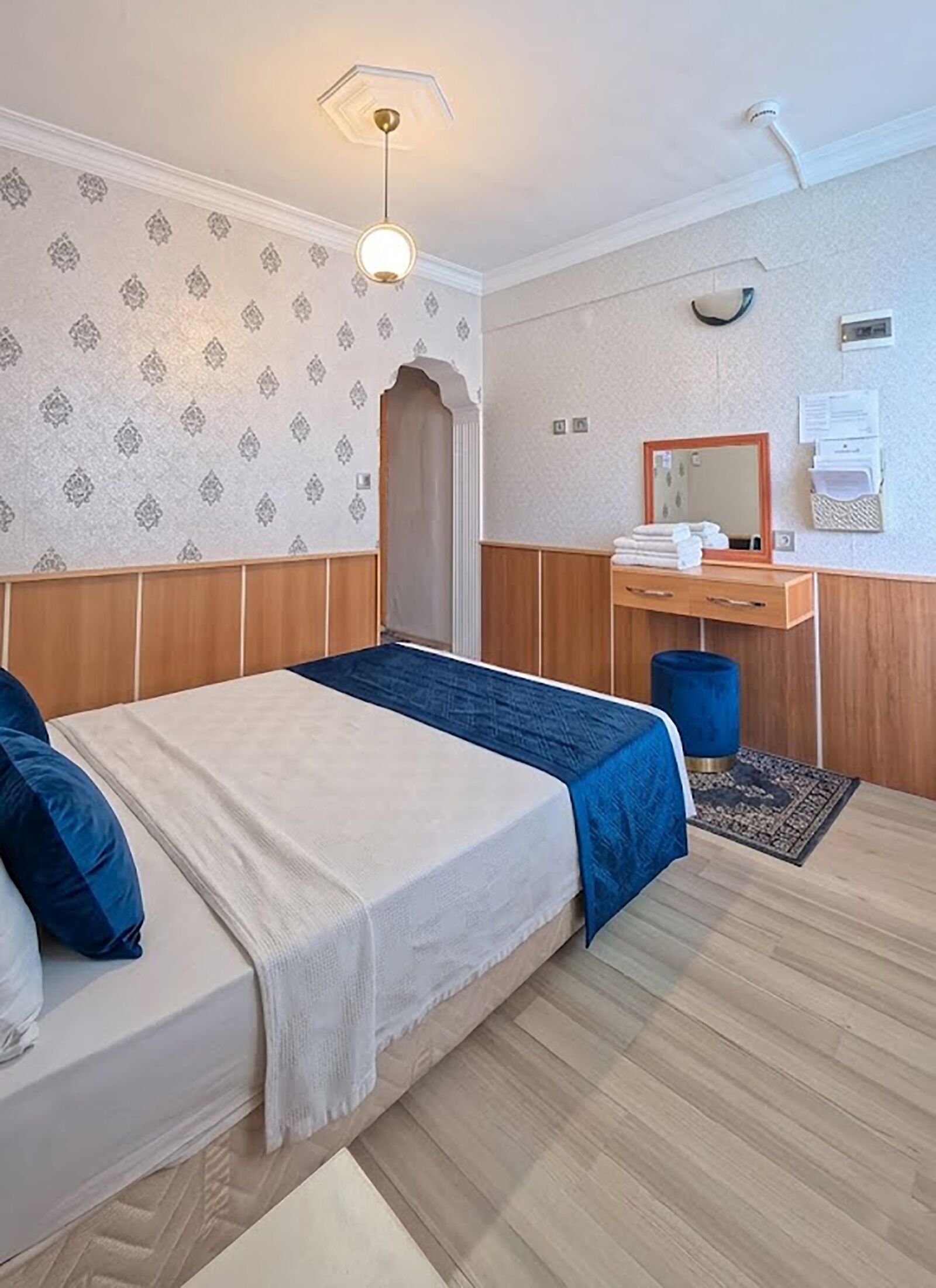 Deluxe Single Room | In-room safe, blackout curtains, soundproofing, free WiFi