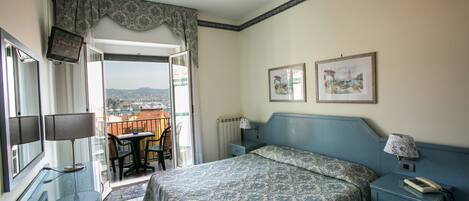 Free minibar, in-room safe, desk, free WiFi