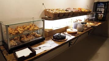 Tägliches Frühstücksbuffet gegen Gebühr