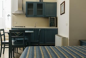 Habitación Deluxe, 1 habitación | Minibar, escritorio, insonorización y camas extra 