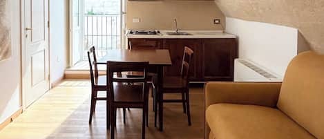 Habitación familiar (N° 56) | Minibar, sistema de insonorización, wifi gratis y ropa de cama