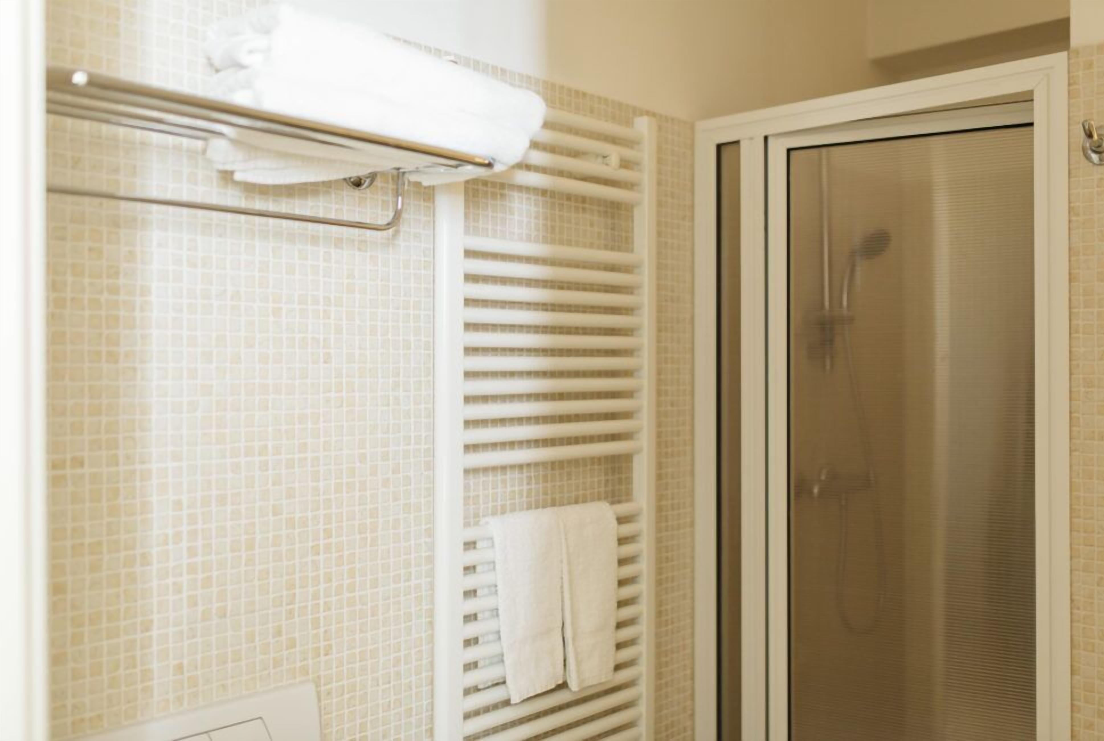 Deluxe Room, 1 Bedroom | Bathroom amenities | Combined shower/tub, free toiletries, hair dryer, bidet