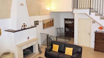 Flat-screen TV, fireplace