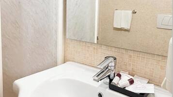 Standard Double Room | Bathroom