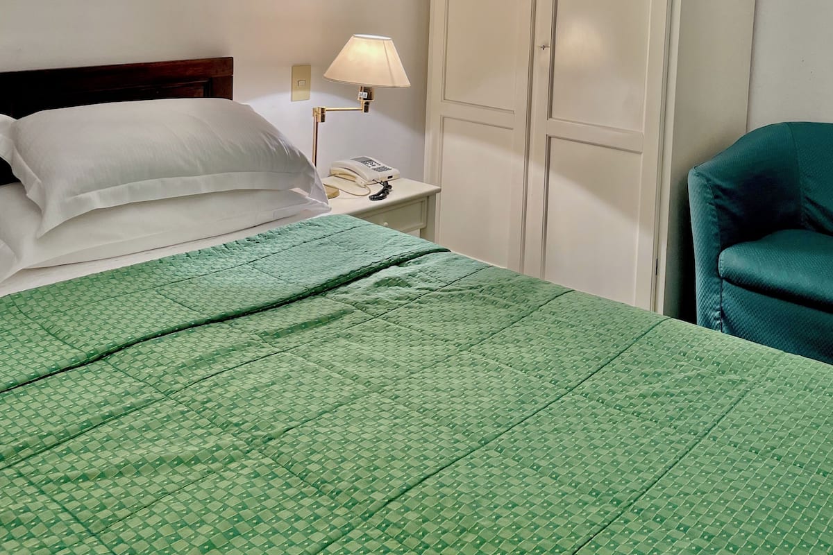 Klassieke kamer, 1 twee- of 2 eenpersoonsbedden, 1 kingsize bed | 1 slaapkamer, lakens van Egyptisch katoen, hypoallergeen beddengoed