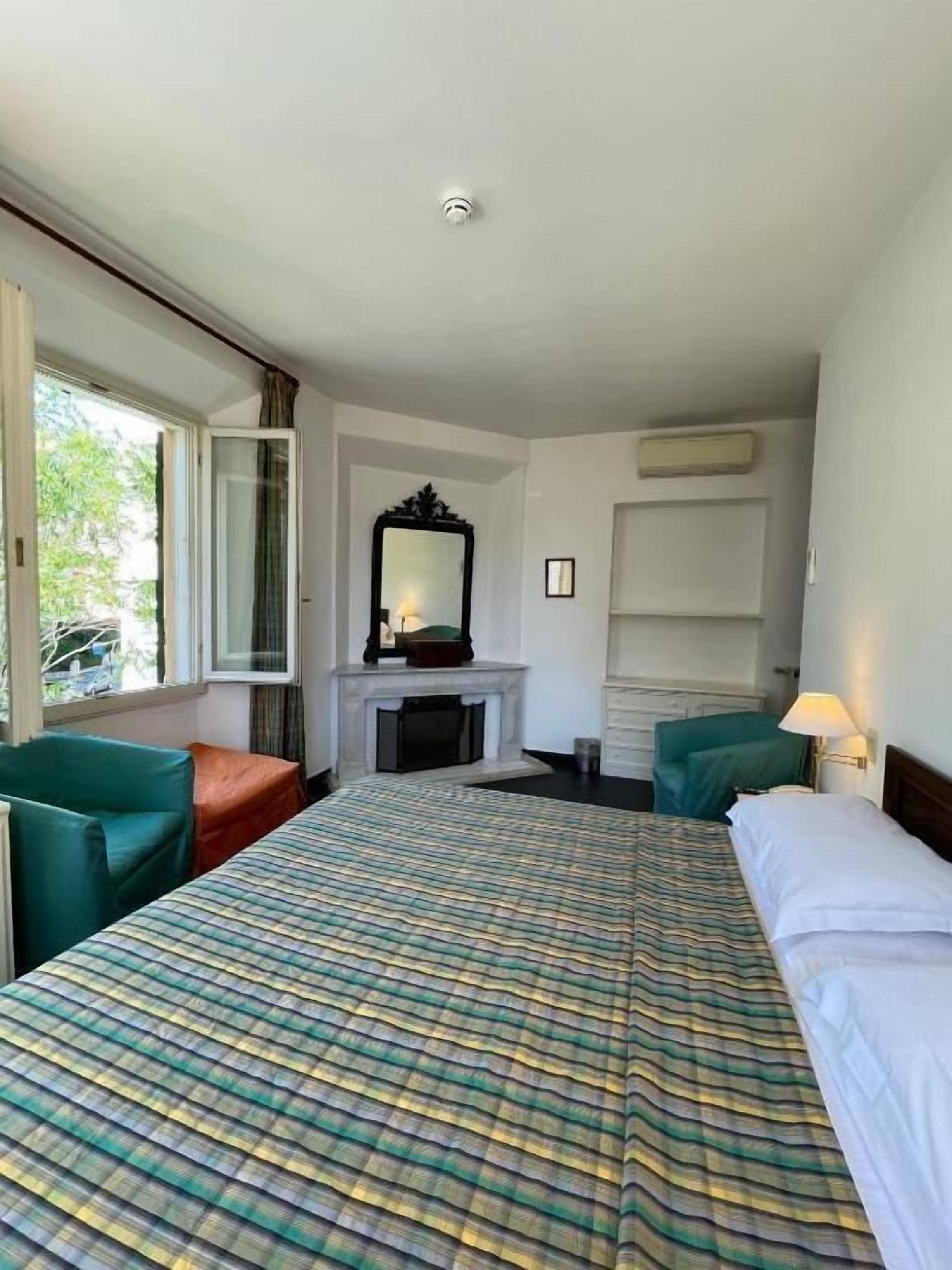 Classic Double or Twin Room, Non Smoking, Corner | Egyptian cotton sheets, hypo-allergenic bedding, memory foam beds