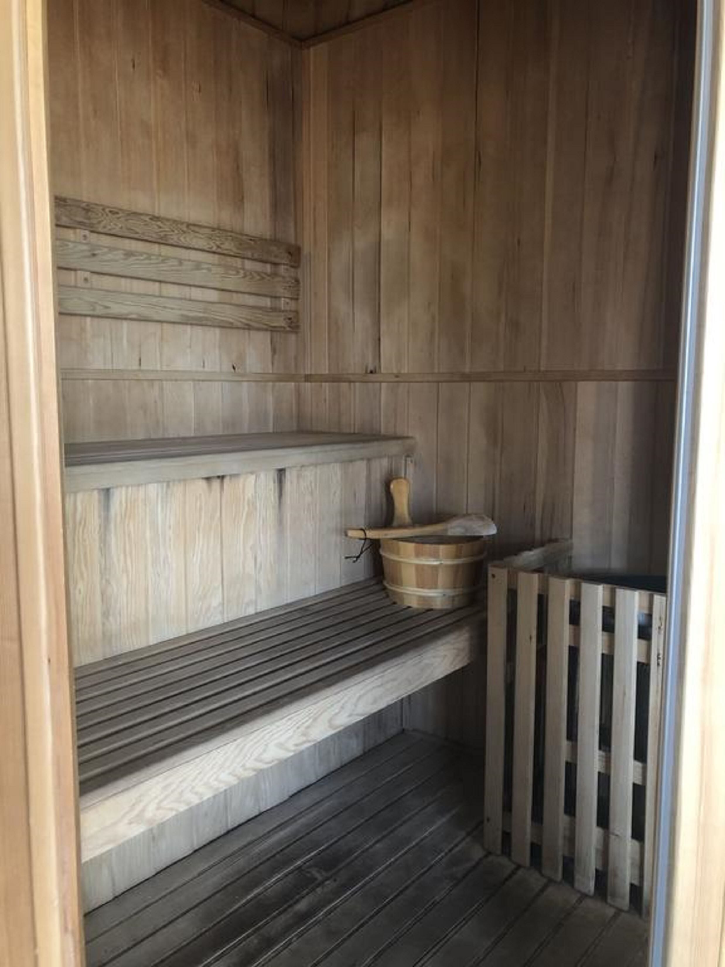 sauna, hot tub, turkish bath/hammam, body treatments, aromatherapy