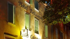 Front of property - evening/night - Hotel des Colonnes (Gréoux-les-Bains)