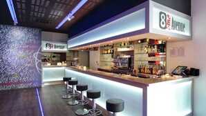 Bar (on property) - Hotel des Colonnes (Gréoux-les-Bains)