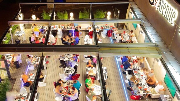 Breakfast, lunch and dinner served - Hotel des Colonnes (Gréoux-les-Bains)