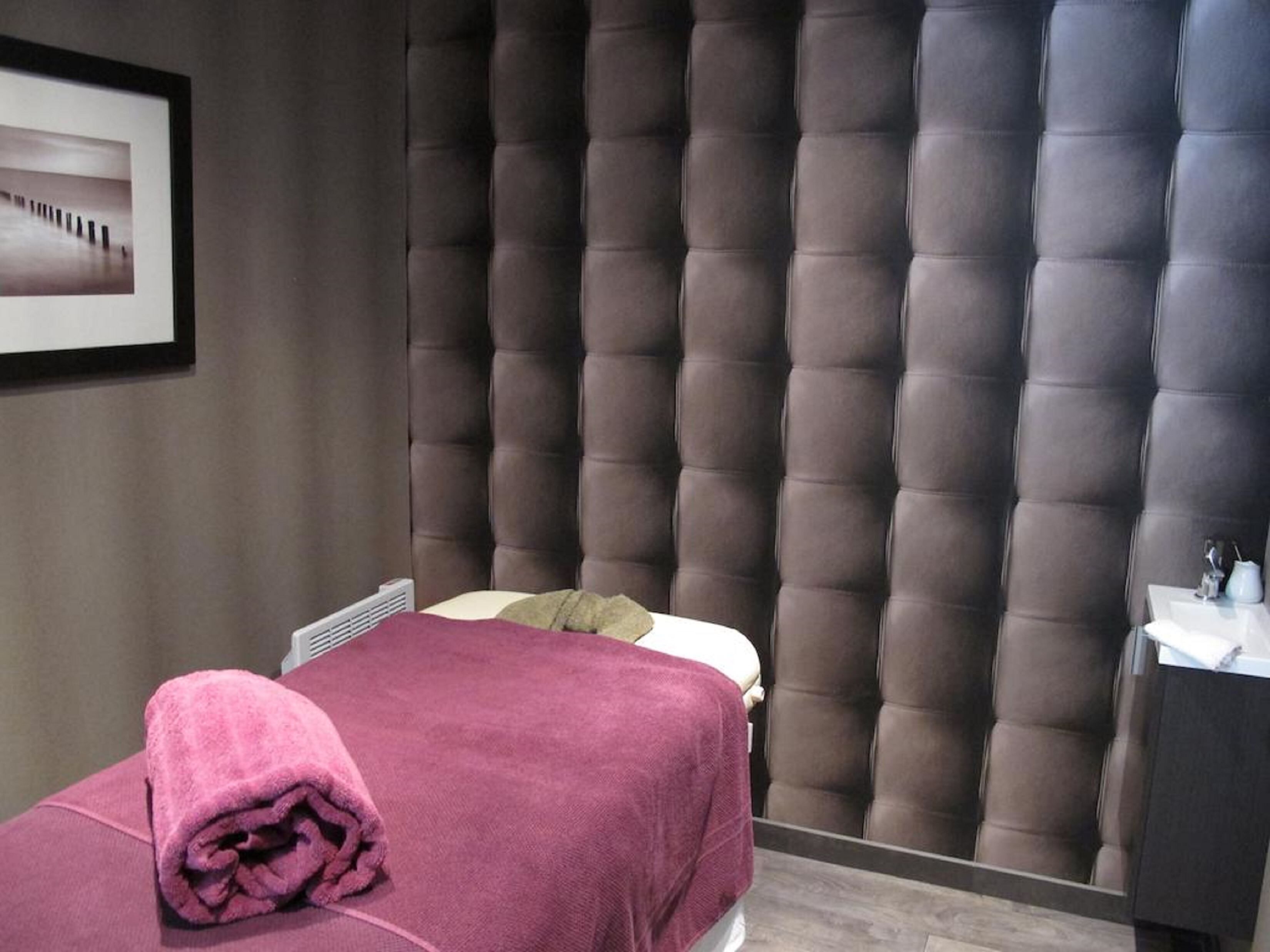 sauna, hot tub, turkish bath/hammam, body treatments, aromatherapy