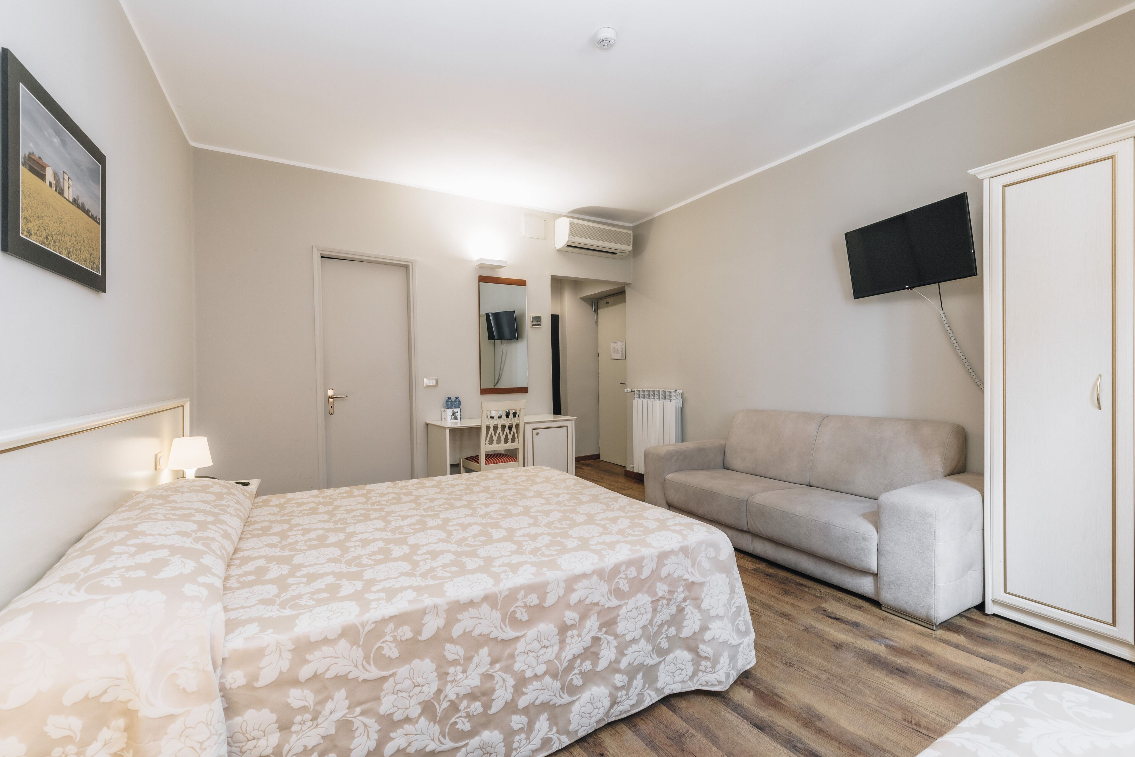 quadruple room | desk, free wifi