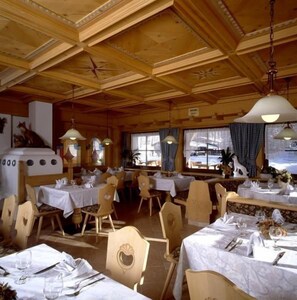 Lunch served - Lupo Bianco Wellness & Walking Hotel (Canazei)
